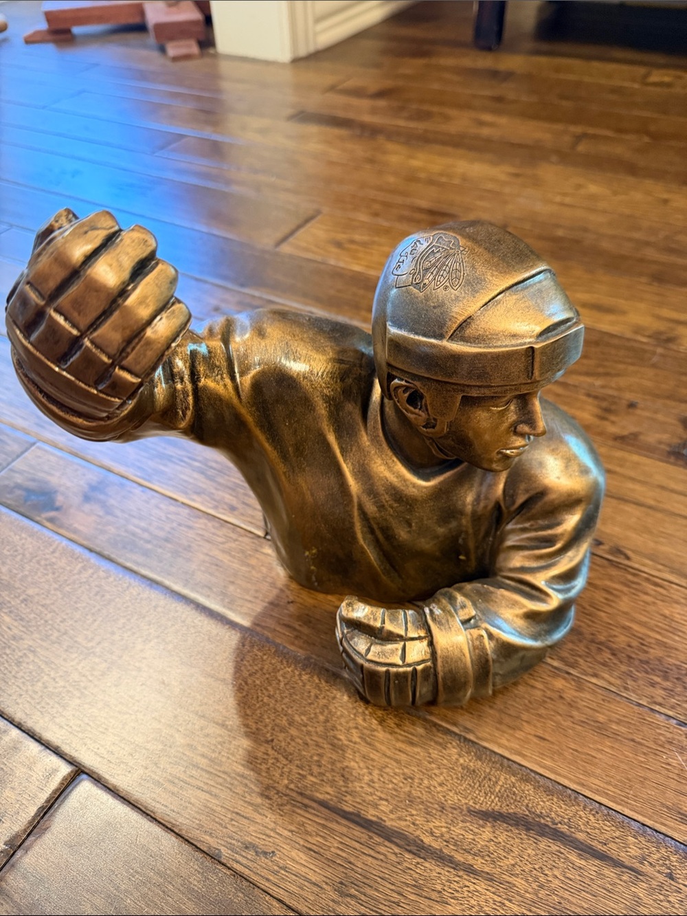 Chicago Blackhawks Bronze-Tone Hockey Player Bust Sculpture wine bottle holder